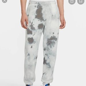 Nike Sportswear Club Fleece
Tie-Dye Trousers